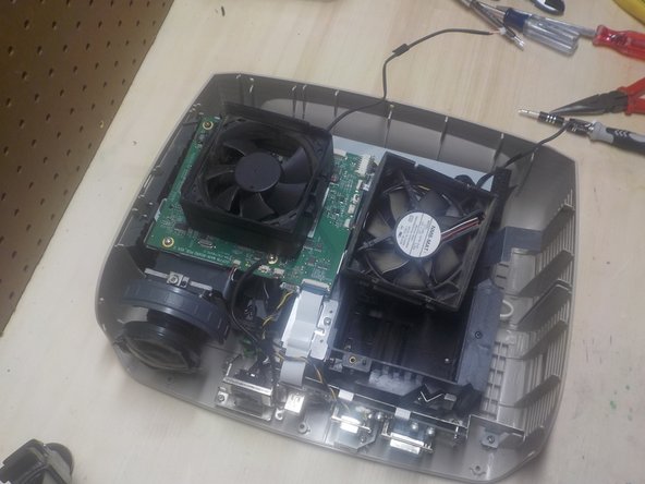 3M SCP176 DLP Projector Teardown, Remove the fans: crwdns2935265:07crwdnd2935265:02crwdnd2935265:02crwdne2935265:0