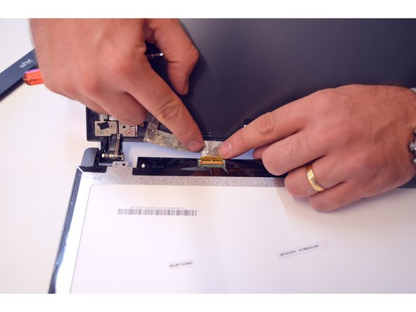 Replace LCD screen: step 4, image 3 of 3