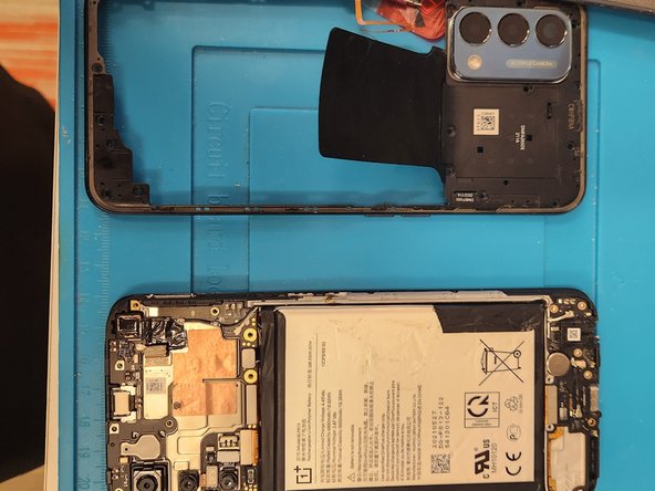 OnePlus Nord N200 Sub Board Replacement: 步骤 4 中的图像 2，3