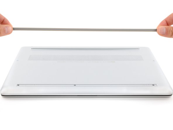 HP 15-dy RAM Replacement, Remove the front foot: crwdns2935265:04crwdnd2935265:03crwdnd2935265:03crwdne2935265:0