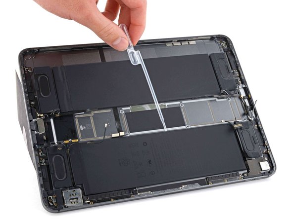 iPad Pro 11" 1st Gen Battery Replacement, Apply isopropyl alcohol: stap 0, afbeelding 2 van 3