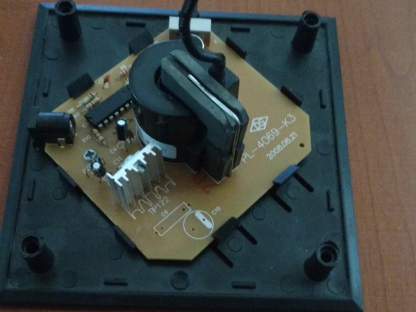 Plasma Ball Teardown, Pull the Base  Apart: crwdns2935265:03crwdnd2935265:03crwdnd2935265:03crwdne2935265:0