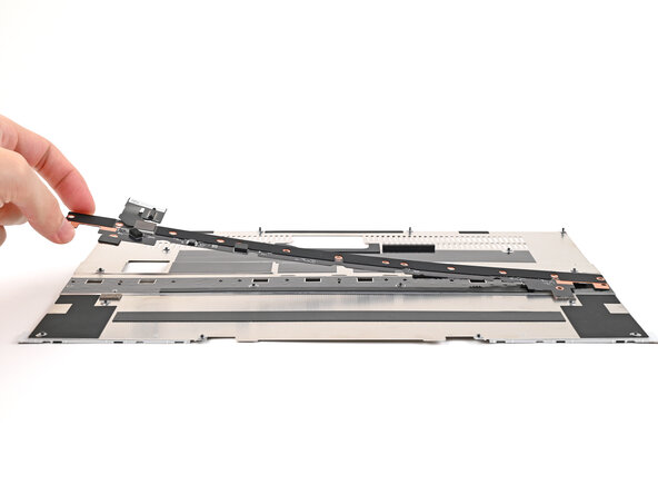 Framework Laptop 16 Input Module Connector Board Replacement, Remove the Input Module Connector Board: Schritt 11, Bild 2 von 3