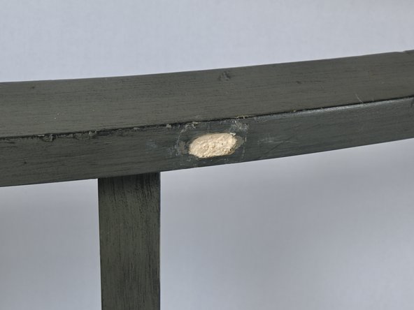 How to Reinsert a Wooden Chair Side Stretcher: crwdns2935265:04crwdnd2935265:03crwdnd2935265:03crwdne2935265:0