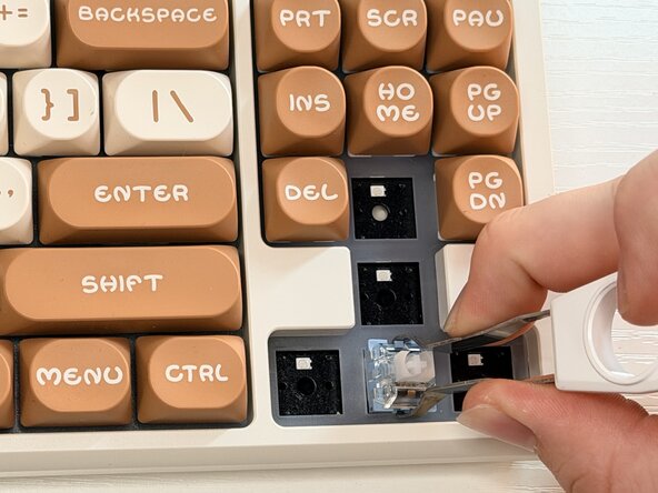 Attack Shark K86 Key Switching Replacement Guide: step 5, image 2 of 3