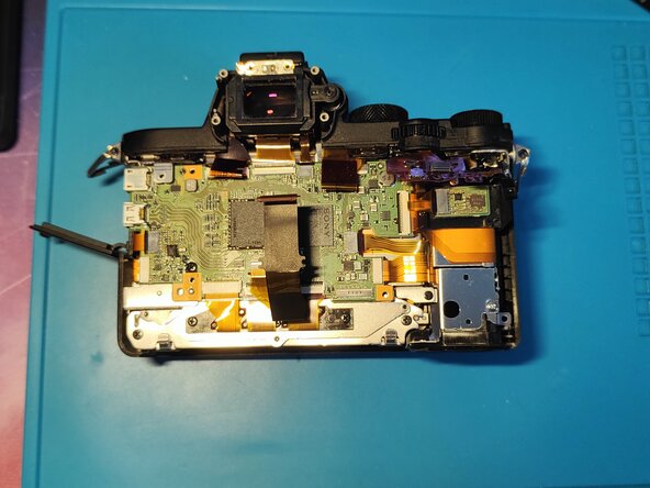 Sony A7 II Top Flex Cable replacement, Removing another metal bracket: crwdns2935265:018crwdnd2935265:03crwdnd2935265:03crwdne2935265:0