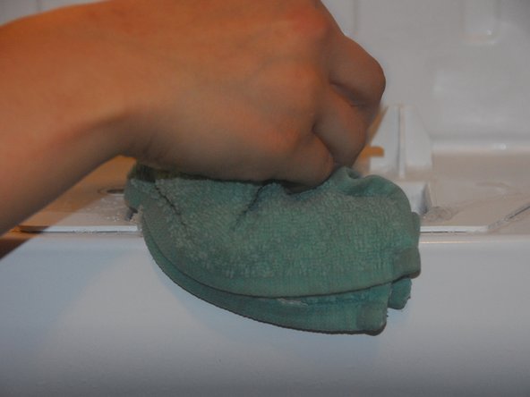 How to Clear the Ice Dispenser in a Whirlpool Refrigerator: crwdns2935265:05crwdnd2935265:02crwdnd2935265:02crwdne2935265:0