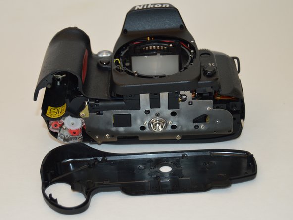 Nikon N80 Film Door Replacement: crwdns2935265:03crwdnd2935265:02crwdnd2935265:02crwdne2935265:0