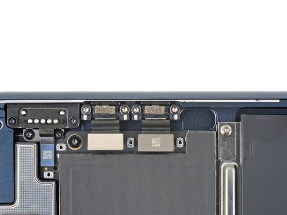 MacBook Air 2022 (M2) Thunderbolt Ports Replacement, Unfasten the Thunderbolt ports: crwdns2935265:014crwdnd2935265:02crwdnd2935265:02crwdne2935265:0