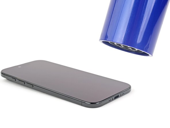 iPhone Air Screen Replacement, Heat the bottom edge: crwdns2935265:05crwdnd2935265:01crwdnd2935265:01crwdne2935265:0