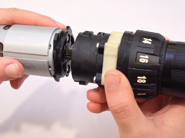 Milwaukee M12 2407-20 Gear Case Assembly Replacement: crwdns2935265:04crwdnd2935265:03crwdnd2935265:03crwdne2935265:0