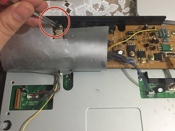 SNK Neo Geo CD Teardown, step 6: crwdns2935265:06crwdnd2935265:02crwdnd2935265:03crwdne2935265:0