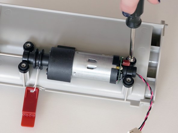 bObi Pet Main Brush Motor  Replacement, Detach the motor: 手順 4、 3の画像 2