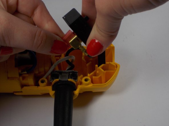 DeWalt DW660 Power Switch Replacement: stap 0, afbeelding 2 van 3