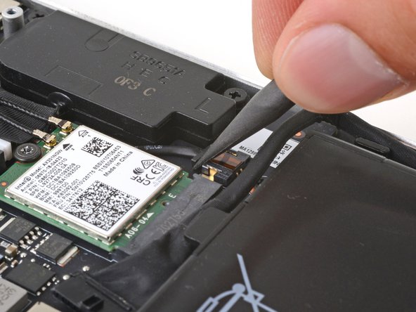 Razer Blade 15" (2020) Speakers Replacement, Disconnect the left speaker: crwdns2935265:011crwdnd2935265:02crwdnd2935265:03crwdne2935265:0