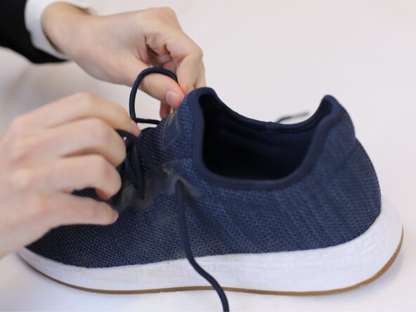 How to Clean Mesh Shoes, Remove the laces and insert a shoe model or paper: crwdns2935265:03crwdnd2935265:02crwdnd2935265:03crwdne2935265:0
