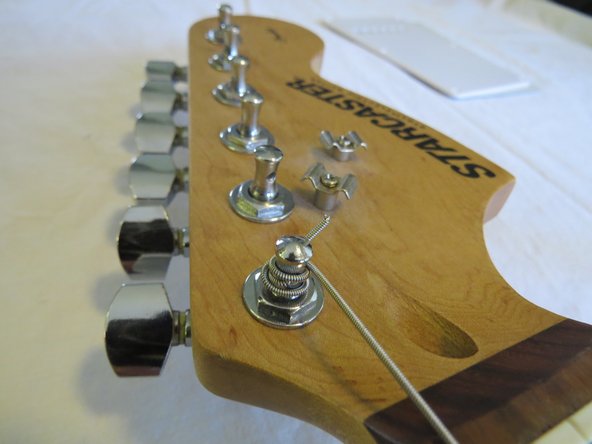 Fender Starcaster String Replacement: crwdns2935265:07crwdnd2935265:02crwdnd2935265:02crwdne2935265:0