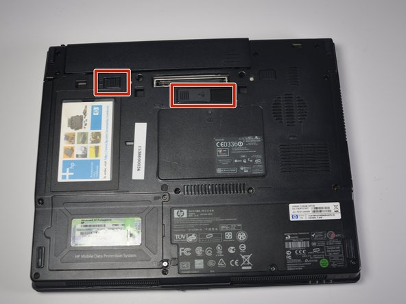 HP Compaq NC6120 CD Drive Replacement, Disassembling HP Compaq NC6120 Laptop: 步骤 1 中的图像 1，3