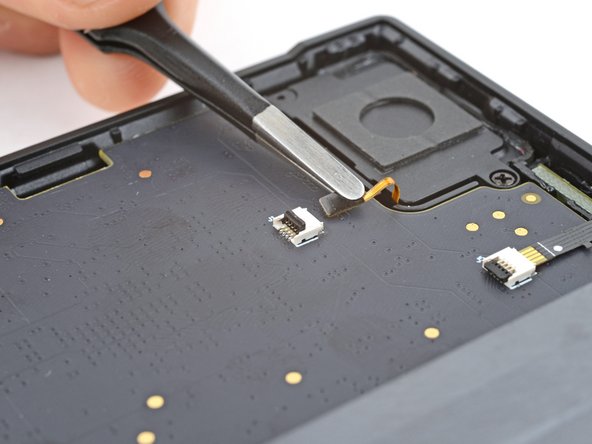 Analogue Pocket Left Speaker Replacement, Disconnect the speaker: stap 0, afbeelding 3 van 3