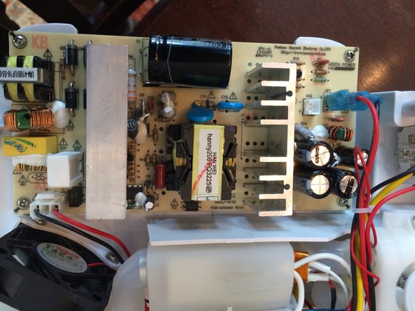 ChiliTechnology ChiliCube Teardown, 2nd look at bottom of ChiliCube: crwdns2935265:09crwdnd2935265:03crwdnd2935265:03crwdne2935265:0