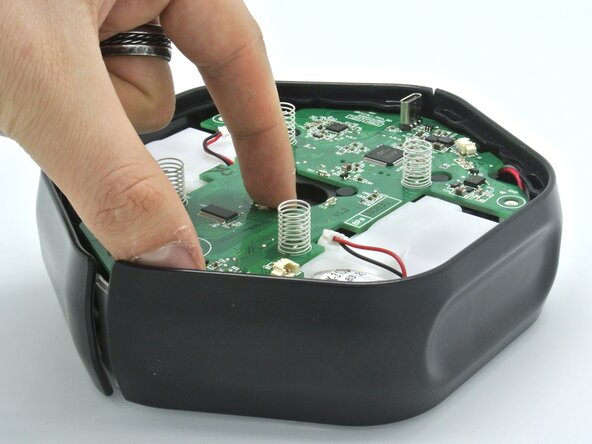 Disassembling the Root Coding Robot, Disconnecting some cables: crwdns2935265:03crwdnd2935265:02crwdnd2935265:03crwdne2935265:0