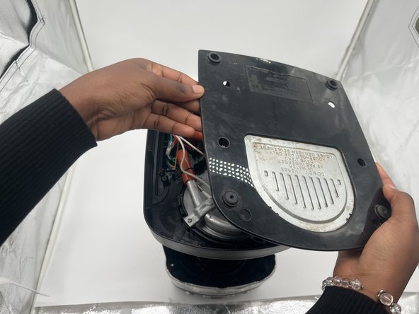 Cuisinart DGB-650 Water Pipe Replacement, Water Pipe: crwdns2935265:01crwdnd2935265:03crwdnd2935265:03crwdne2935265:0