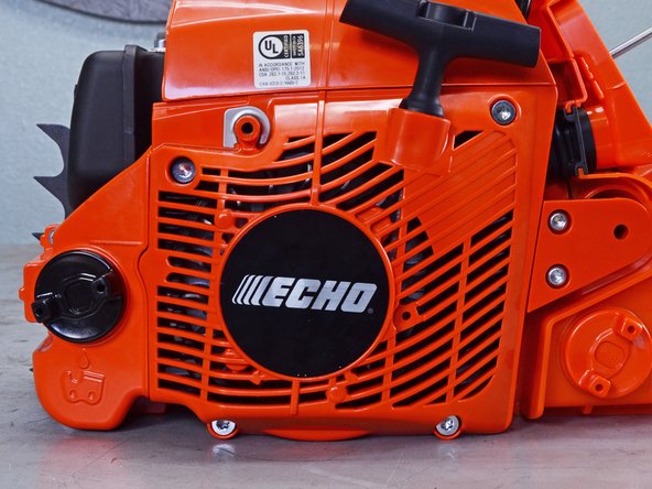 Echo Chain Saw CS590 2019 Starter Assembly Replacement, Unfasten the starter case: crwdns2935265:013crwdnd2935265:02crwdnd2935265:02crwdne2935265:0