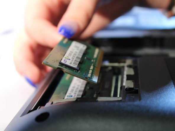 Samsung NP36535C-S05US RAM Replacement: crwdns2935265:06crwdnd2935265:03crwdnd2935265:03crwdne2935265:0