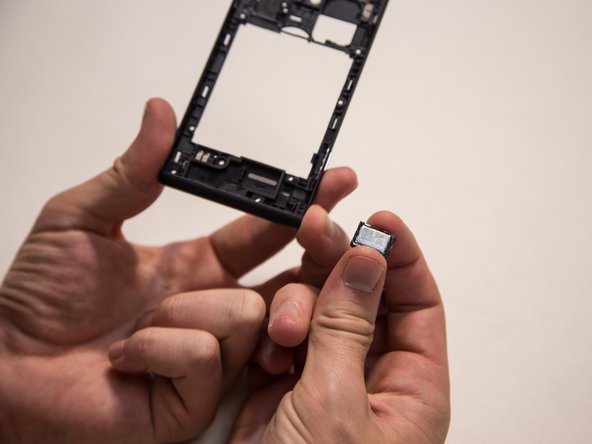 Huawei Ascend W1 Speaker Replacement, Removing the speaker: crwdns2935265:08crwdnd2935265:03crwdnd2935265:03crwdne2935265:0