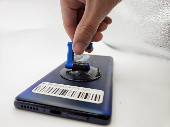 Motorola Edge Plus 2022 Display Assembly Replacement: 步骤 4 中的图像 1，3