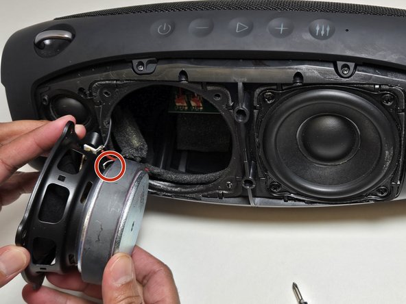 W-King X10 Tweeter Replacement: crwdns2935265:016crwdnd2935265:02crwdnd2935265:02crwdne2935265:0