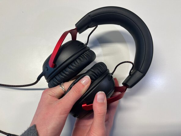 HyperX Cloud III Volume Wheel Replacement, Ear Cushion: step 1, image 1 of 3
