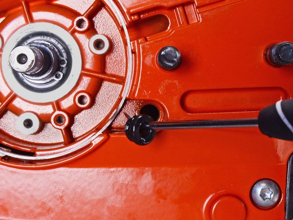 Echo Chain Saw CS590 2019 Oil System Replacement, Remove the grommet: crwdns2935265:038crwdnd2935265:03crwdnd2935265:03crwdne2935265:0