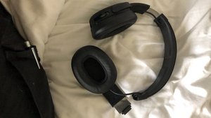 The turning mechanism between the earpad and the headband broke