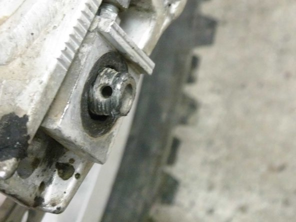 How to change a dirt bike tire: crwdns2935265:013crwdnd2935265:03crwdnd2935265:03crwdne2935265:0