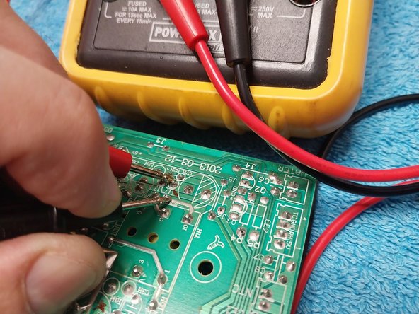 Comprobaciones básicas en módulo electrónico de deshumidificador EQUATION Type YL-2A15BT, Avería de diodo DH8.: step 11, image 2 of 3