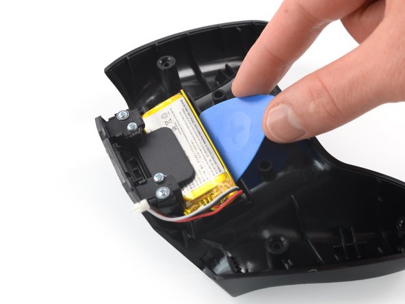 SteelSeries Nimbus+ Controller Battery  Replacement, Pry up the battery: passo 11, imagem 2 %32