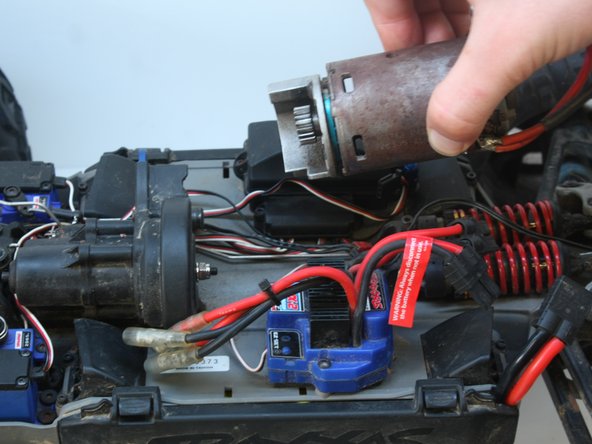 Traxxas Summit Steering Assembly Servo Replacement: crwdns2935265:05crwdnd2935265:03crwdnd2935265:03crwdne2935265:0