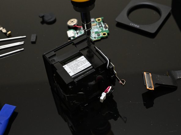 Full Lytro First Generation Teardown (The Easy Way), Separate the CPU Board from the Battery: crwdns2935265:016crwdnd2935265:03crwdnd2935265:03crwdne2935265:0