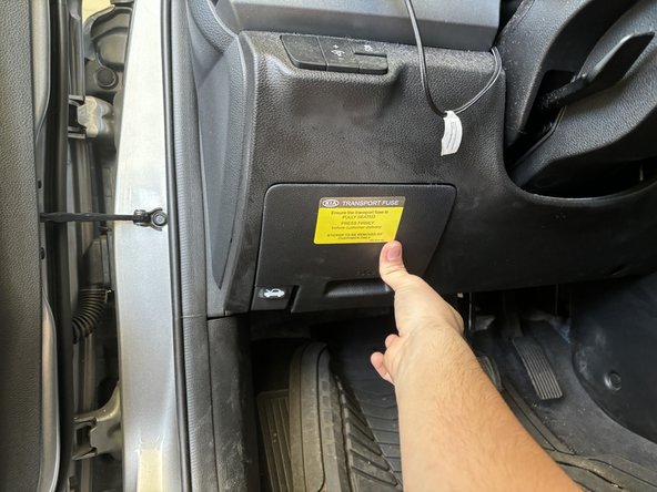 2021 Kia Rio Driver Side Fuse Replacement: crwdns2935265:09crwdnd2935265:02crwdnd2935265:03crwdne2935265:0