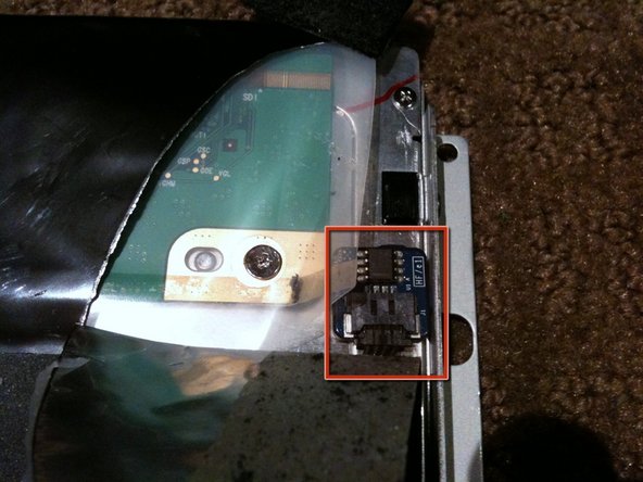 iMac Intel 20吋“EMC 2133和2210LCD面板温度传感器/电缆安装更换, LCD面板温度传感器/电缆安装: 步骤 11 中的图像 2，2