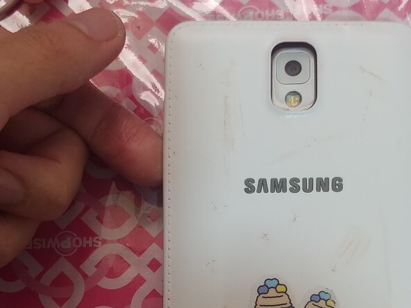 Samsung Galaxy Note 3 Power button + Vibration motor Replacement, Remove your back cover: step 1, image 2 of 3