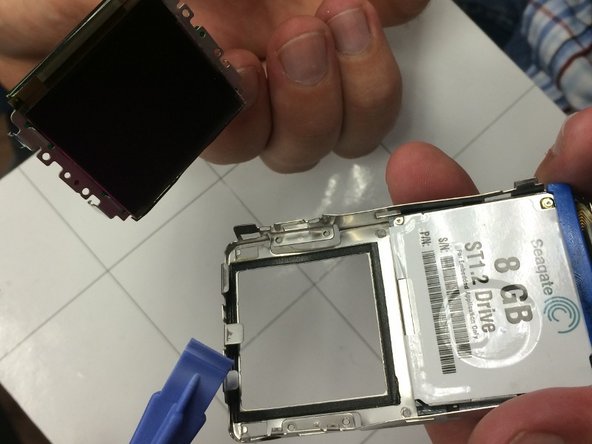 Creative Zen Microphoto Screen Replacement, Removing the Screen from the Device: crwdns2935265:013crwdnd2935265:02crwdnd2935265:02crwdne2935265:0