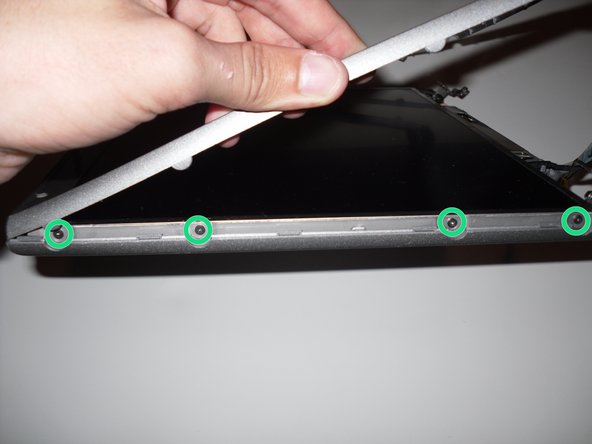 Removing Dell Inspiron 1150 LCD from Display Assembly, Removing LCD from Display Assembly: adım 8, 3 resimden 2.