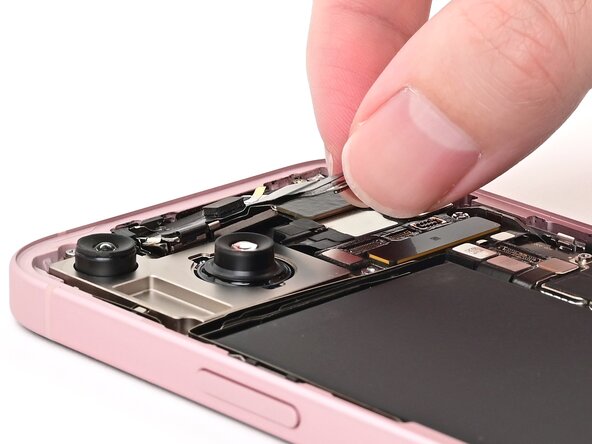 iPhone 15 Logic Board Replacement, Install the front camera assembly: 手順 66、 3の画像 2