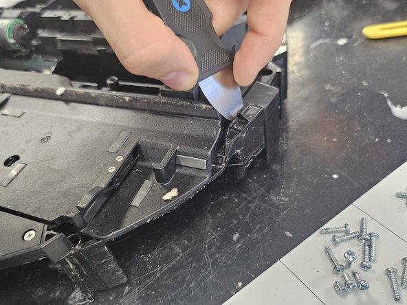 Roborock S7: Cliff sensor replacement, Remove the cliff sensor: crwdns2935265:010crwdnd2935265:02crwdnd2935265:03crwdne2935265:0