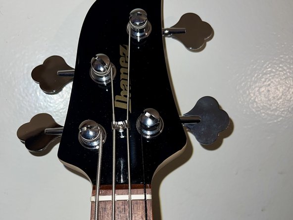 Ibanez Bass Guitar String Replacement: 4 단계, 이미지 2개 중 2개