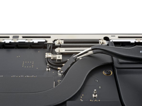 MacBook Pro 14" Late 2023 (M3) USB-C Ports Replacement, Unfasten the antenna cables: crwdns2935265:022crwdnd2935265:02crwdnd2935265:03crwdne2935265:0