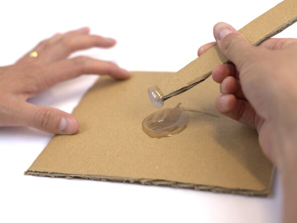 How to Replace the Tip of a Hiking Pole, Prepare the glue: crwdns2935265:08crwdnd2935265:02crwdnd2935265:03crwdne2935265:0