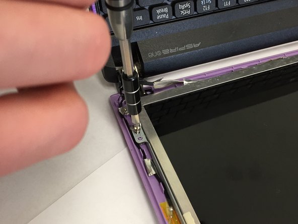 Acer Aspire One 532h-2806 Screen Replacement: step 4, image 2 of 3